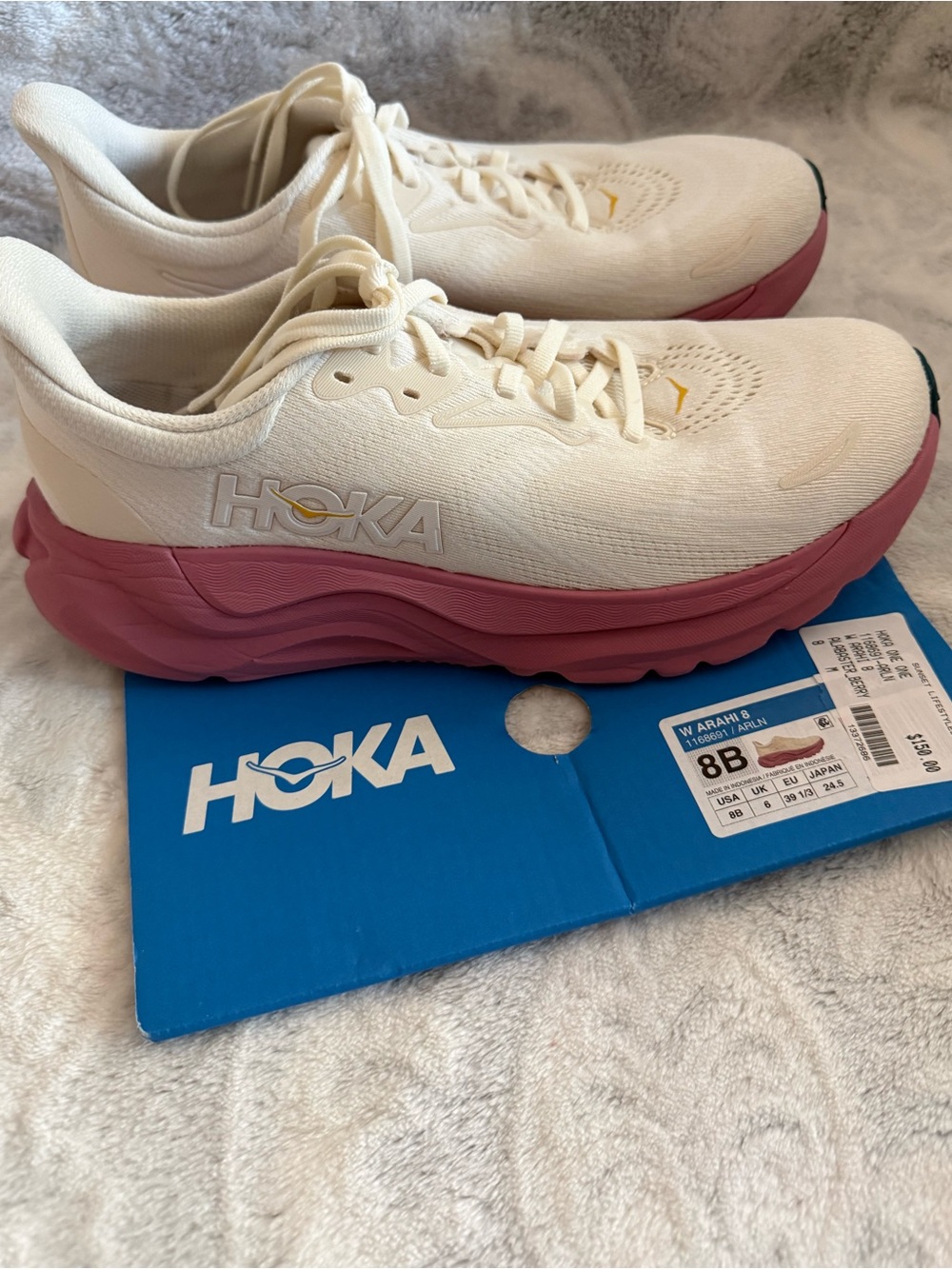 HOKA: Arahi 8 Running Shoes. Size: 8B (medium)
Color: Alabaster/Lingonberry.